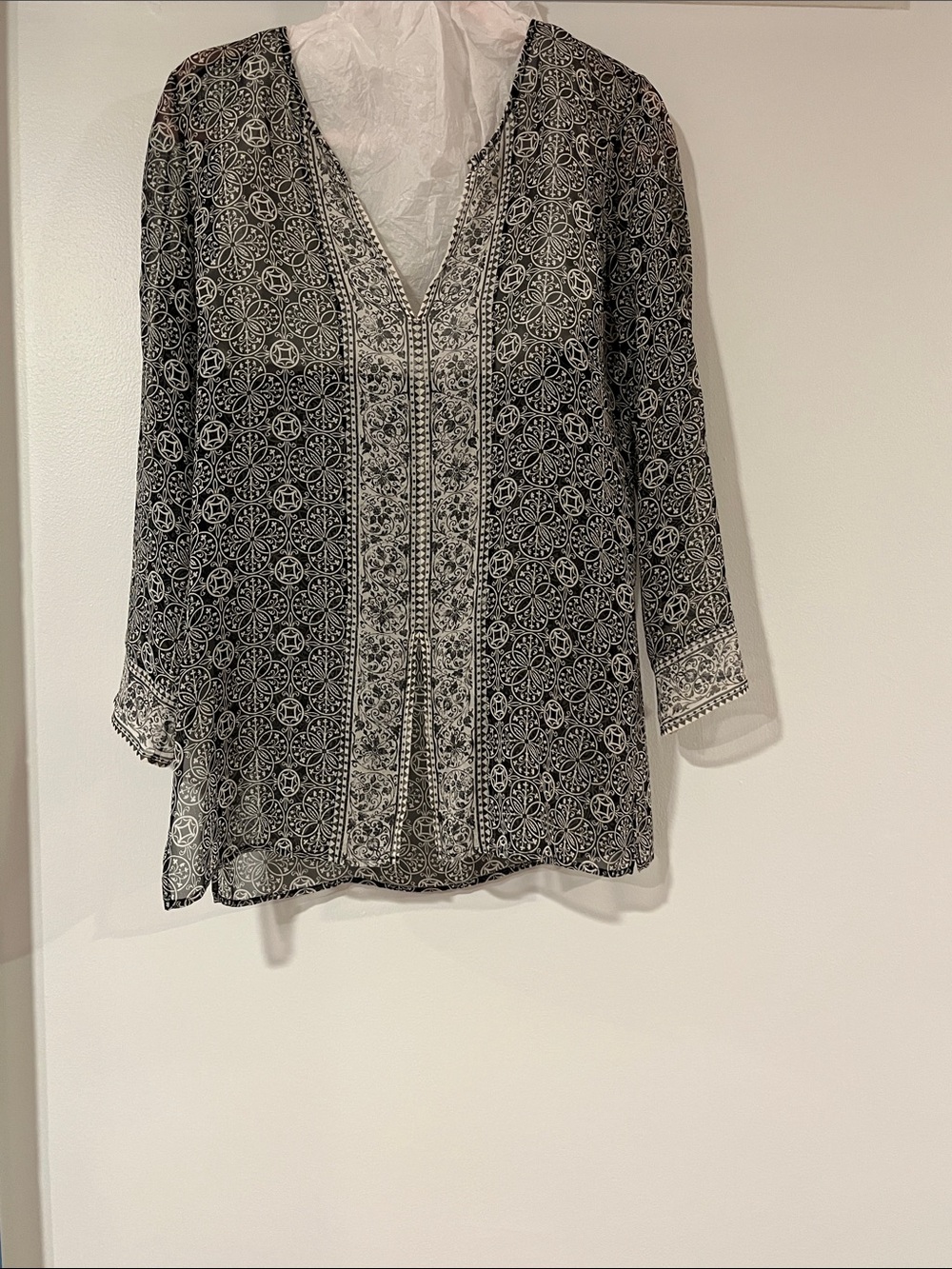 Chico's Black and White Printed V-Neck Tunic